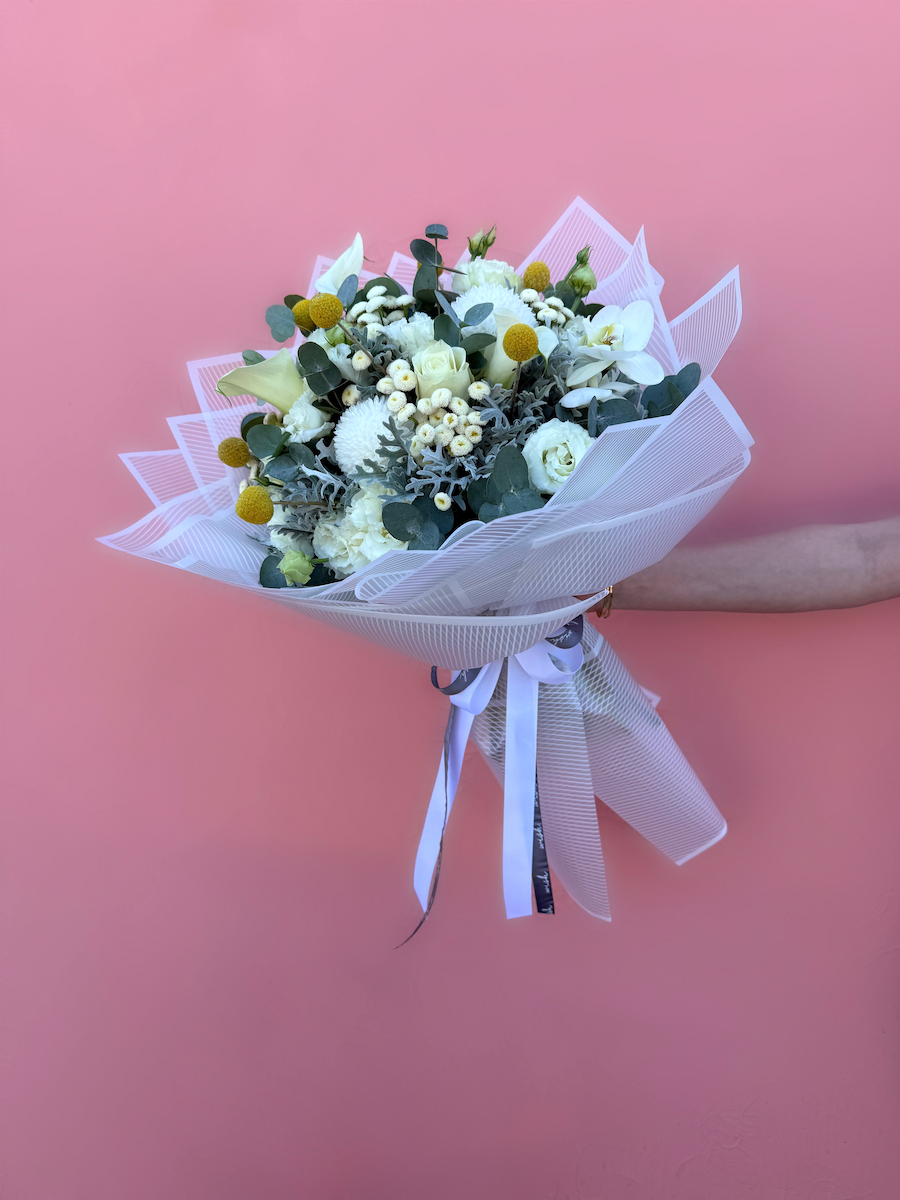 White Aura Karışık Buket